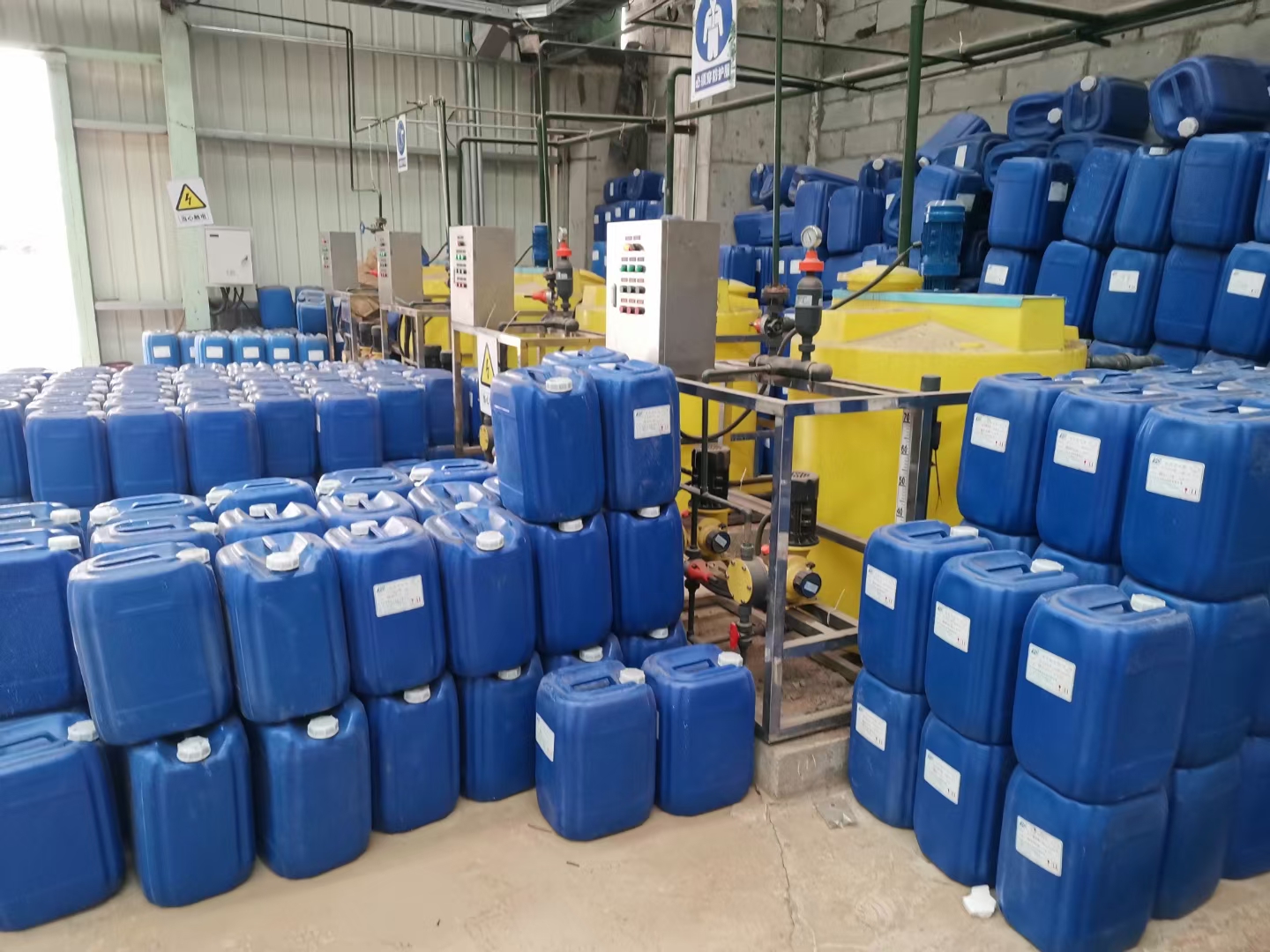 威大阻垢劑生產(chǎn)現(xiàn)場(chǎng)